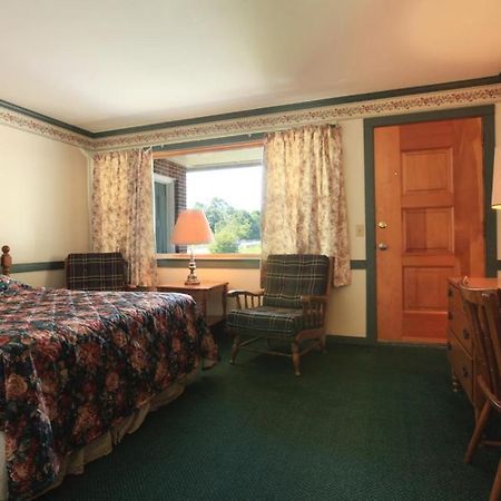 Pownal Ladd Brook Inn מראה חיצוני תמונה