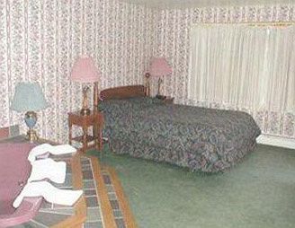 Pownal Ladd Brook Inn חדר תמונה