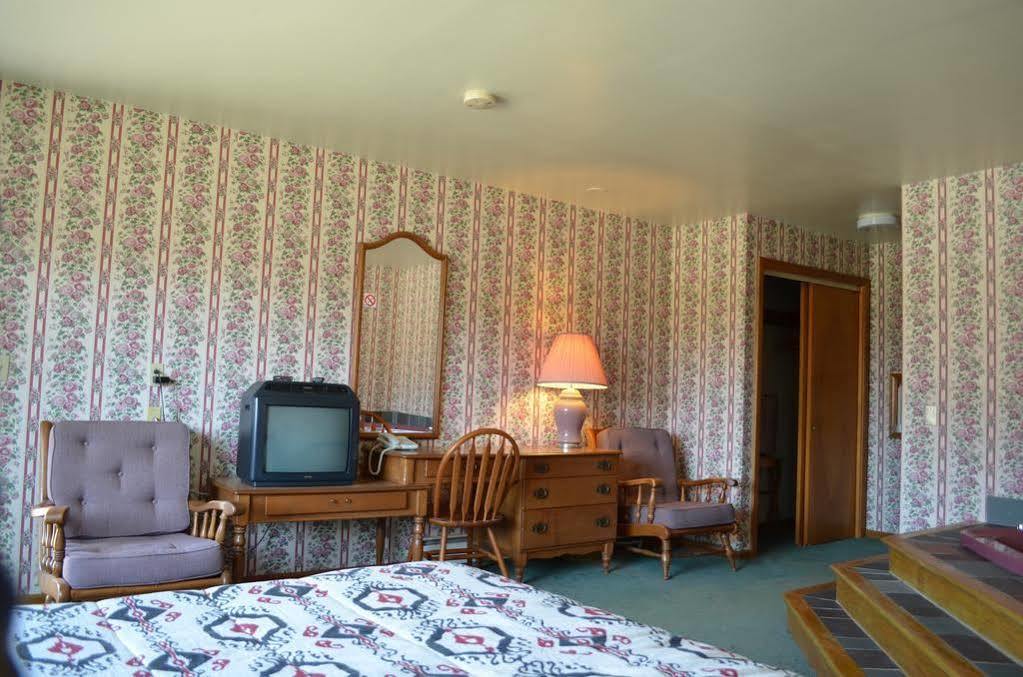 Pownal Ladd Brook Inn מראה חיצוני תמונה