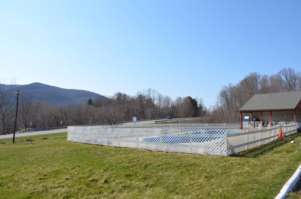 Pownal Ladd Brook Inn מראה חיצוני תמונה